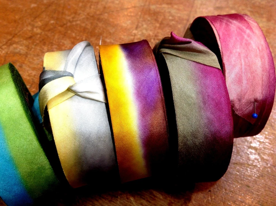 Cinta de seda teñida a mano 1" en el sesgo 1yd hecha en USA Foto 4 de 4