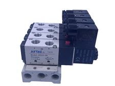 4 pc. manifold AIRTAC 4V210-08 5/2-Way G1/4 Pneumatic Directional Valve 24V DC