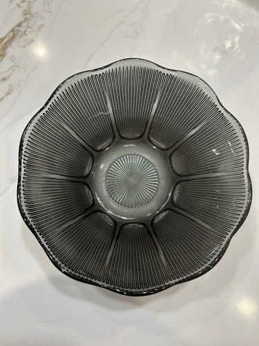 Vtg Anchor Hocking Radiance pattern serving bowl in smoke gray /black amethyst