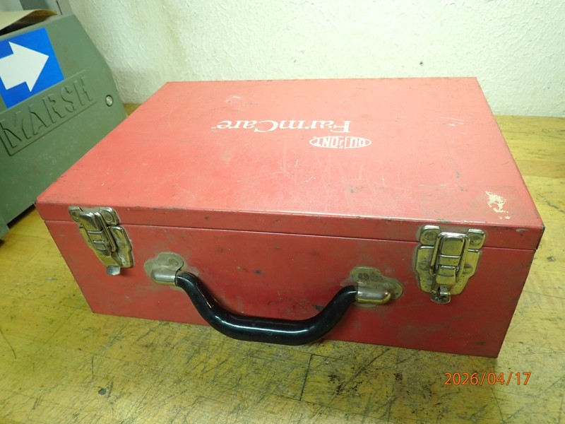 OLDER DUPONT FARM CARE STEEL CASE WITH FOAM INSERTS