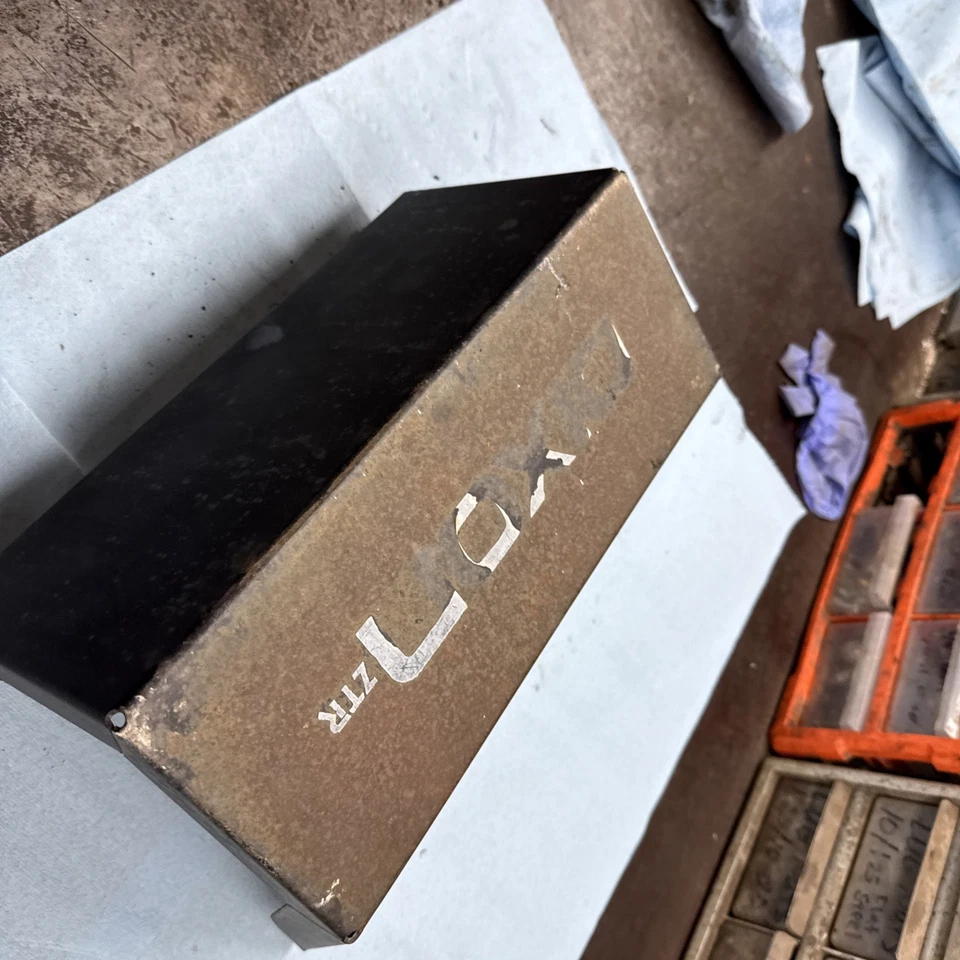 Cortacésped Dixon velocidad ZTR 30. Parachoques delantero reposapiés pieza buena Foto 3 de 3