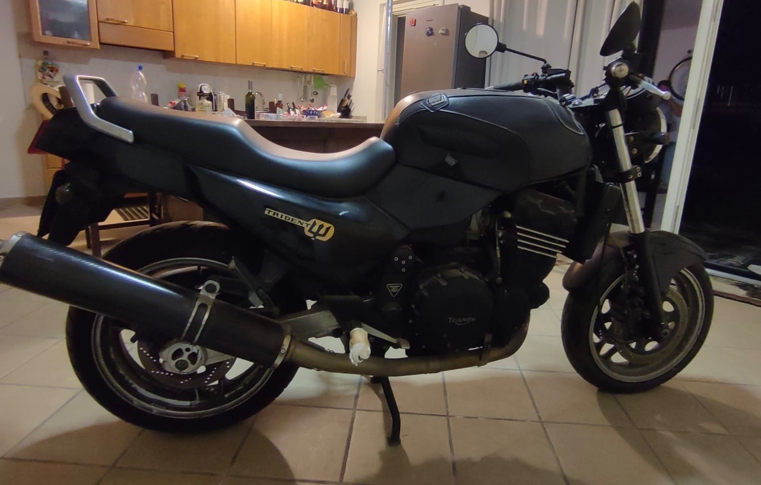 Triumph Trident 750 anno 1994 colore nero foto 3