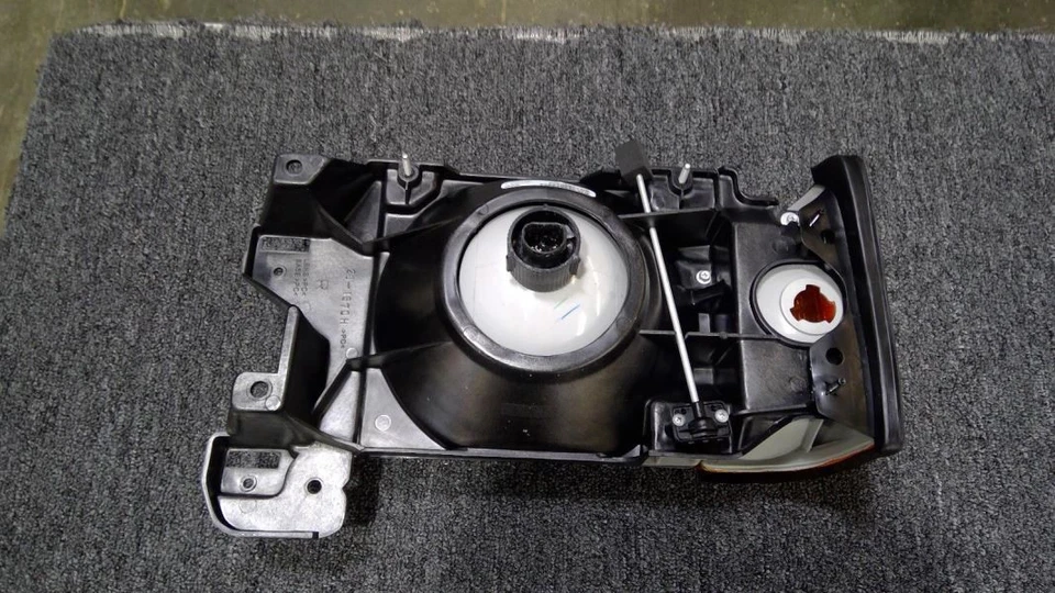 Passenger Right Headlight Without Chrome Trim Fits 87-91 BRONCO 605444 Foto 3 de 4