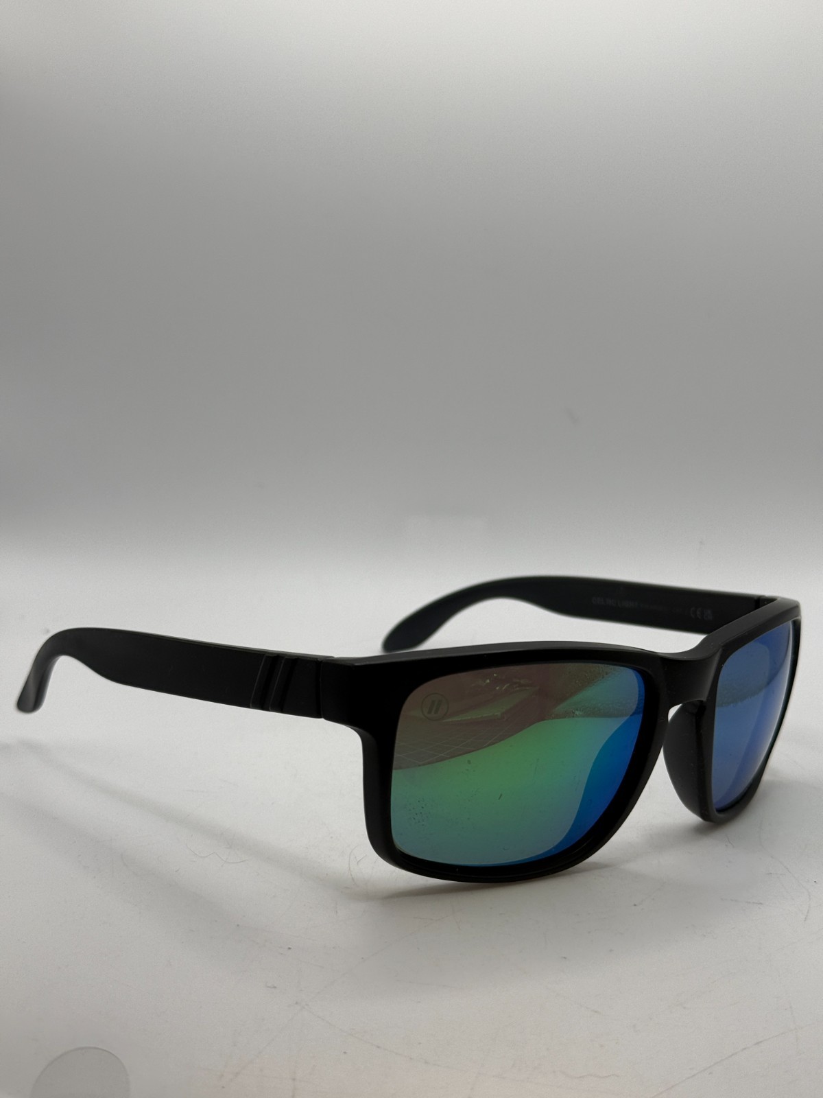 Sunglasses Celtic Light Be1402 Black Frames