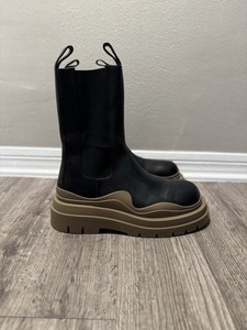 Bottega‎ Veneta Military Black Leather Brown sole Tire Ankle Boots 630281, 39.5 Bottega Veneta Brown Boots for Men for Sale | Shop New  main image 2