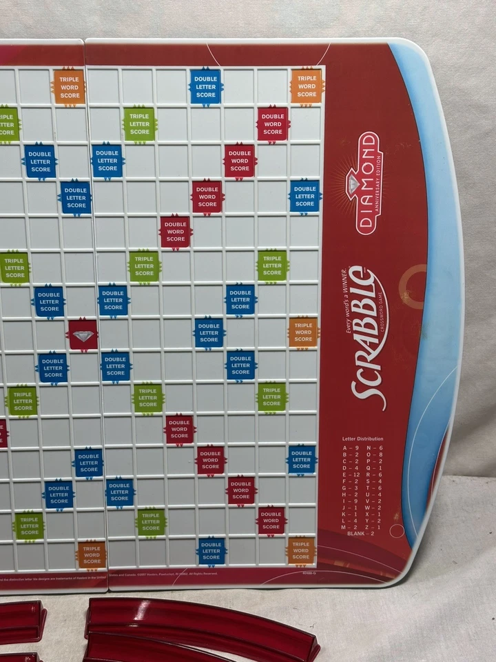 Juego de mesa crucigrama Scrabble Diamond edición aniversario Milton Bradley 2007 Foto 3 de 4