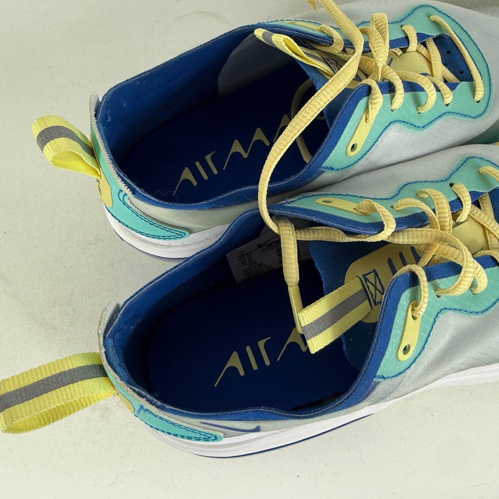 Nike Air Max Dia SE Sneakers Women's 7 White Low Top Running Athletic Shoes thumbnail 9