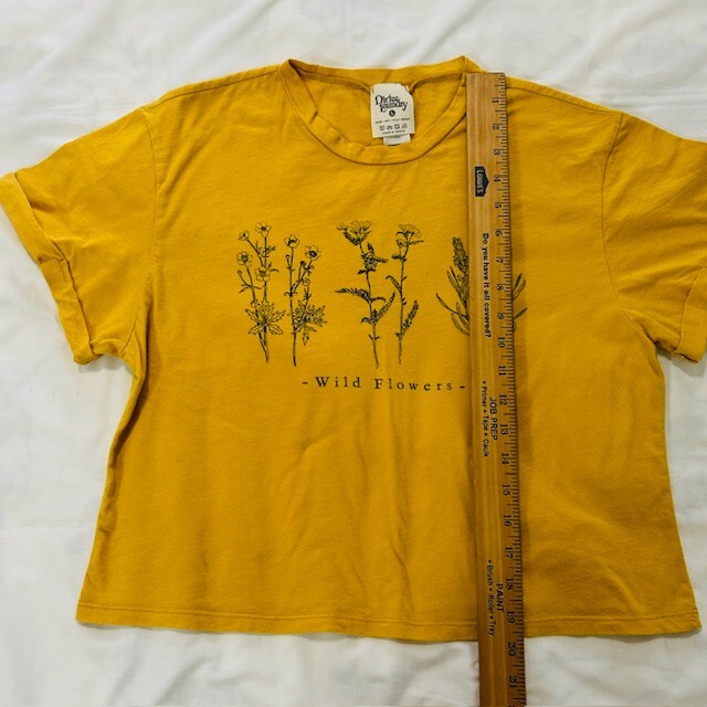 Dirtee Laundry Ladies Tee Large Mustard Yellow Cropped Wild Flowers