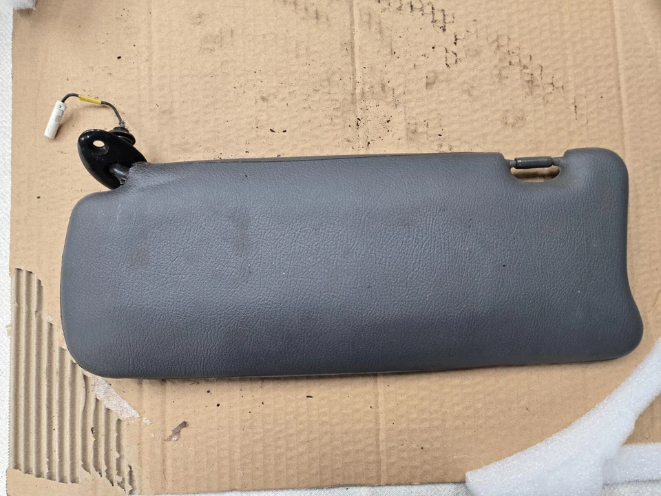 Солнцезащитный козырек со стороны пассажира Toyota Supra MK3 серый винил - Изображение 2 из 3