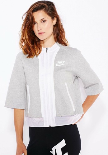 NWT $200 Nike Tech Fleece Cropped 