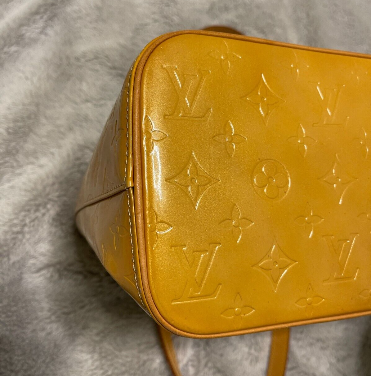 Houston leather handbag Louis Vuitton Yellow in Leather - 25680228
