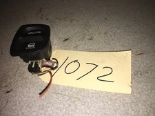 Right Front Door Lock Switch Off 96 Satern Wagon S Series  Chevy