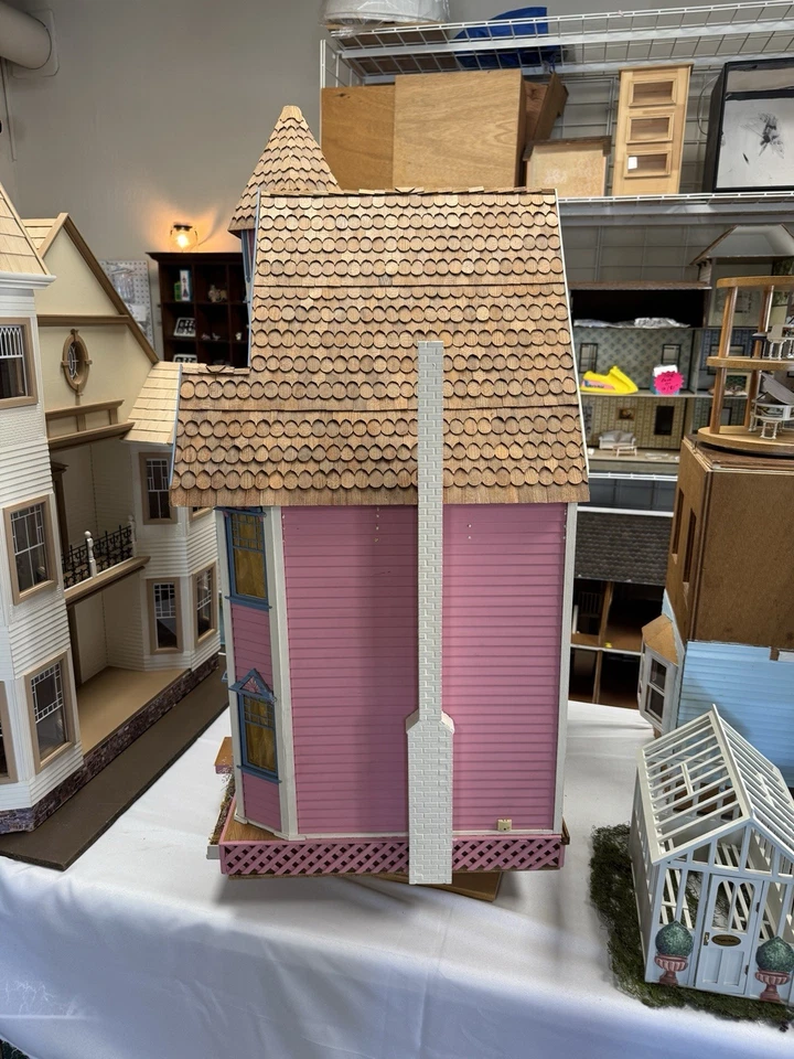 Casa de muñecas Dura-Craft San Franciscan totalmente montada con cable recogida local Foto 3 de 4