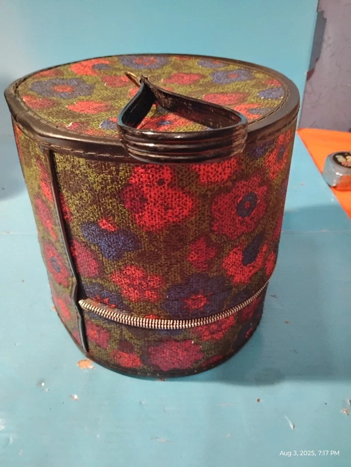 FLORAL -De colección 60’s/70s Flower Power Mod Peluca Estuche Sombrero Caja Cremallera Viaje  Foto 2 de 4