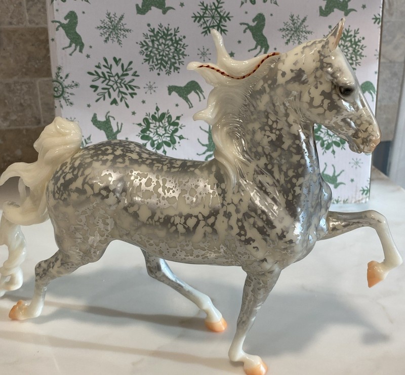 Breyer Tahoe 2022 Silver Filigree Saddlebred Winter Decorator Horse Web Special