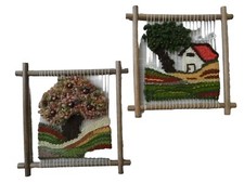 2 Webbilder Handarbeit im Holzrahmen Bildweberei Haus Baum 23x23cm s.g.Zustand