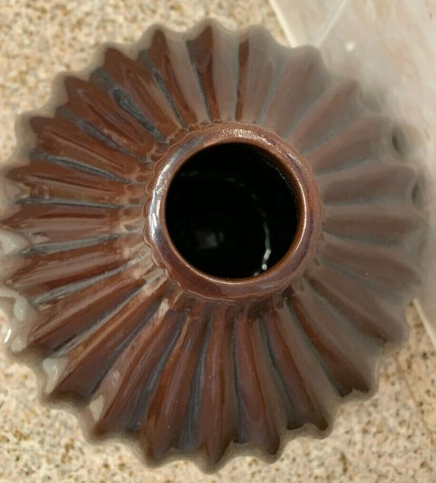 Jarrón vintage acanalado acanalado en forma de cebolla esmaltado único retro marrón limitado, raro Foto 3 de 4