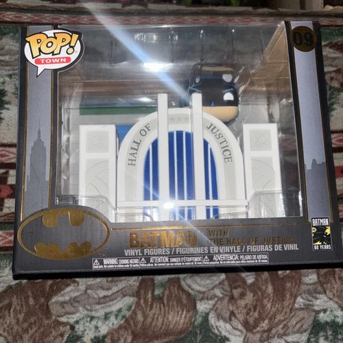 Funko Pop! Town: DC Universe - Batman with the hall of justice #09