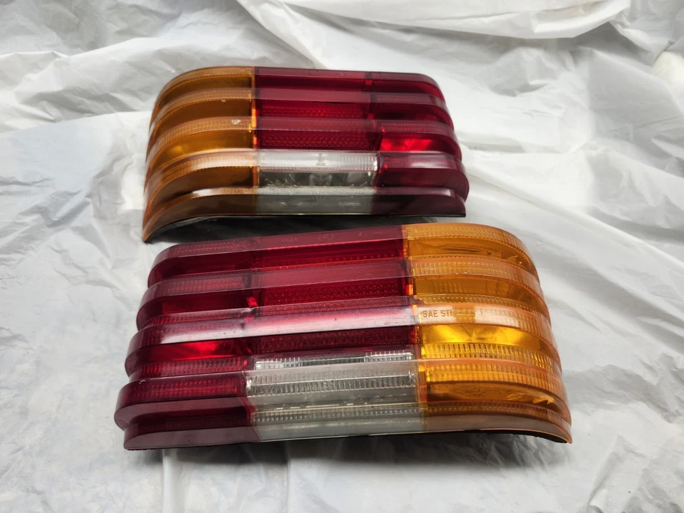 1973 - 1976 LÂMPADAS TRASEIRAS DE MOTORISTA E PASSAGEIRO MERCEDES BENZ 200 230 240 240D 280 - Imagem 2 de 4