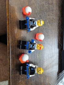 Incomplete Lego Ice Planet 2002 6983 Station Odyssey 3 MiniFig Included Read Des
