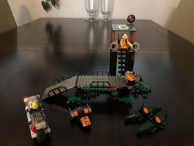 Lego 8632 Agents Swamp Raid 100% Complete w/ Manual & Minifigs!