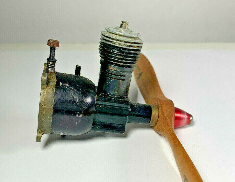 VTG  PEE WEE NITRO ENGINE THIMBLE USA COX WITH PROP  BRASS
