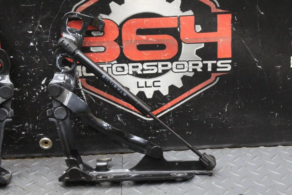 Chevrolet Corvette C6 2005-2013 convertible bisagras maletero izquierdo y derecho OEM #61 Foto 2 de 4