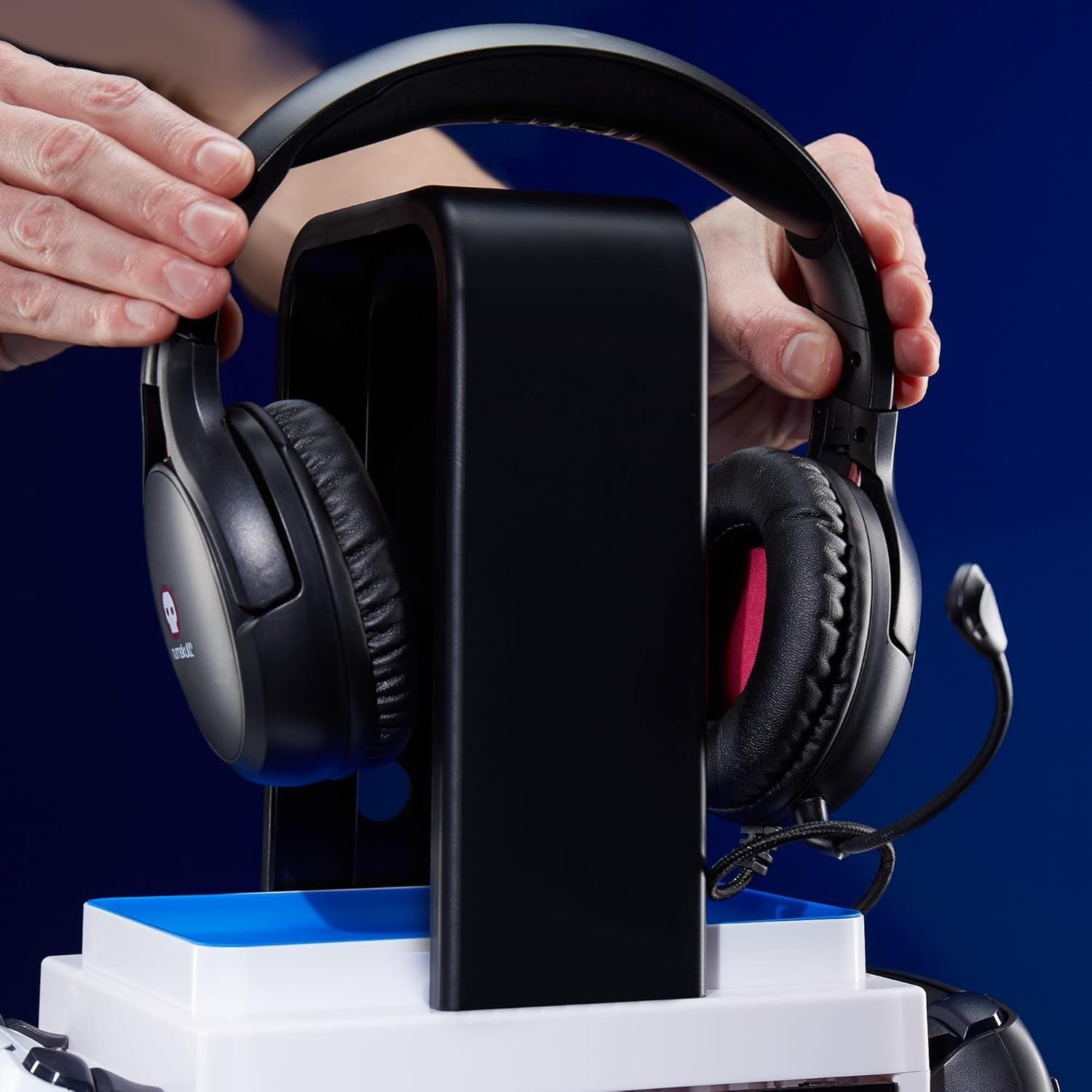 Numskull Armadietto da Gaming con Luce LED Ispirato a PS5 – Con Porta Controller foto 3