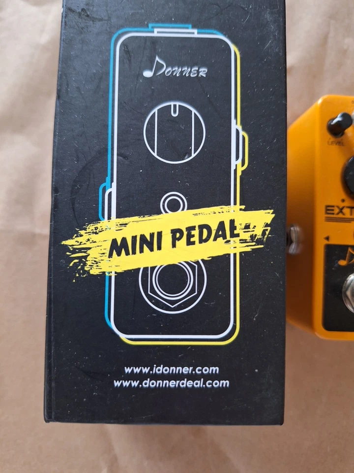 Pedal efecto distorsión analógico Donner Extreme Driver Foto 2 de 4
