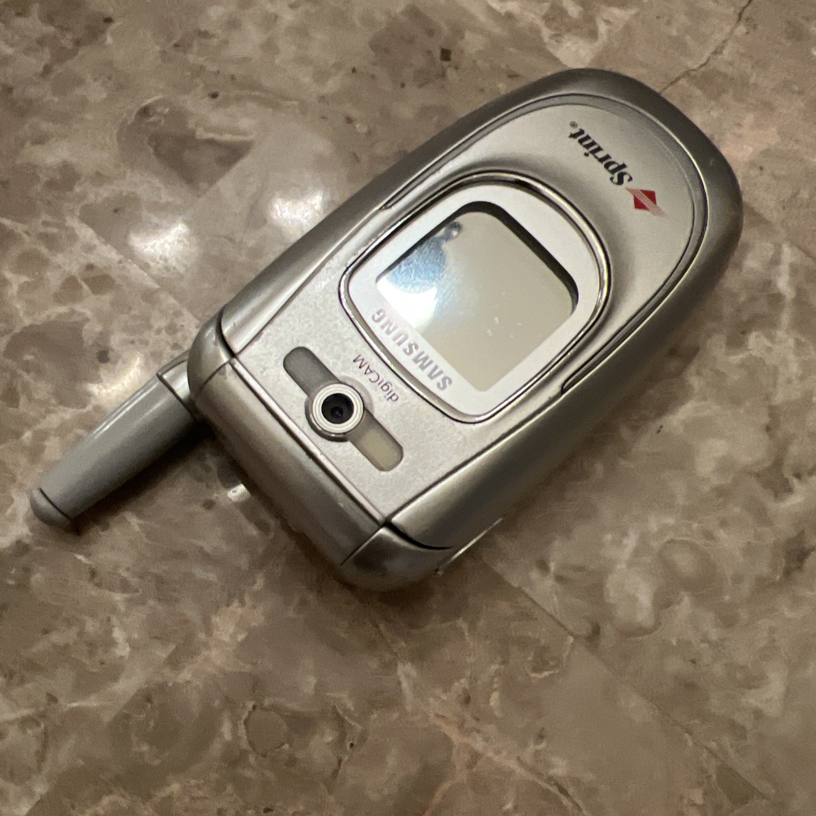 Samsung SPH-A680 Color Display Dual-Band Tri-Mode Built-in Camera Cellular Phone