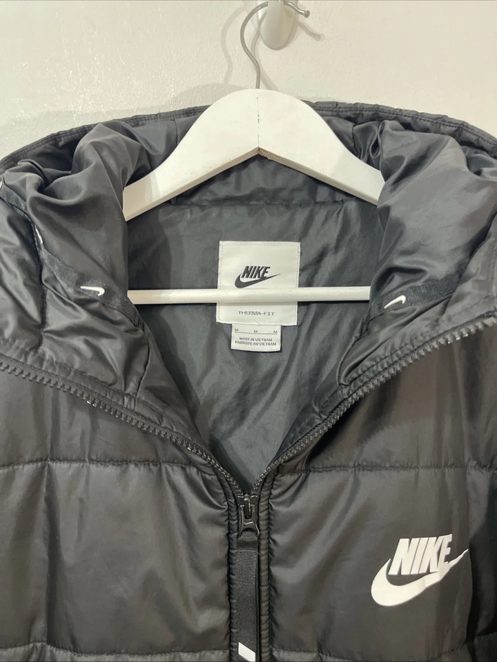Nike Womens Puffer Jacket Black Medium Hooded Padded Jacket Therma Fit VGC - Image 4 of 4
