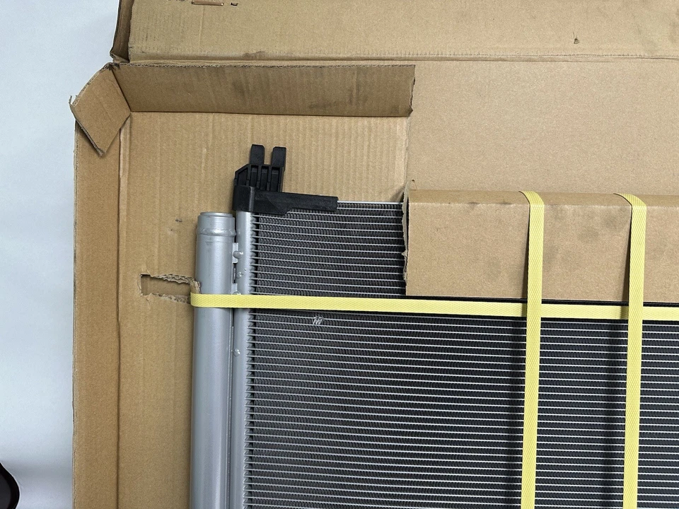 2014-2016 Toyota Highlander A/C AC Air Conditioning Condenser Assembly **READ** - Image 4 of 4