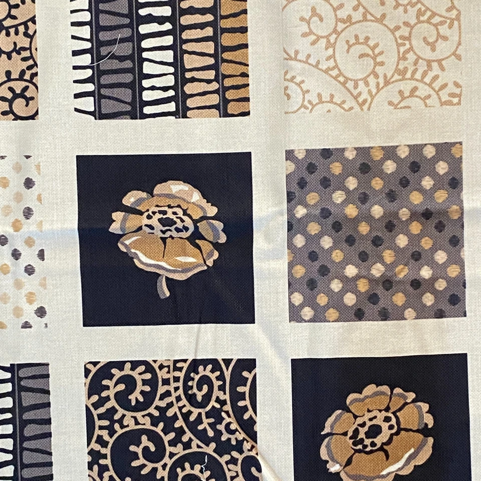 Tela en bloque Mochachino de 1,9 años negro beige acolchado estampado de algodón Foto 2 de 4