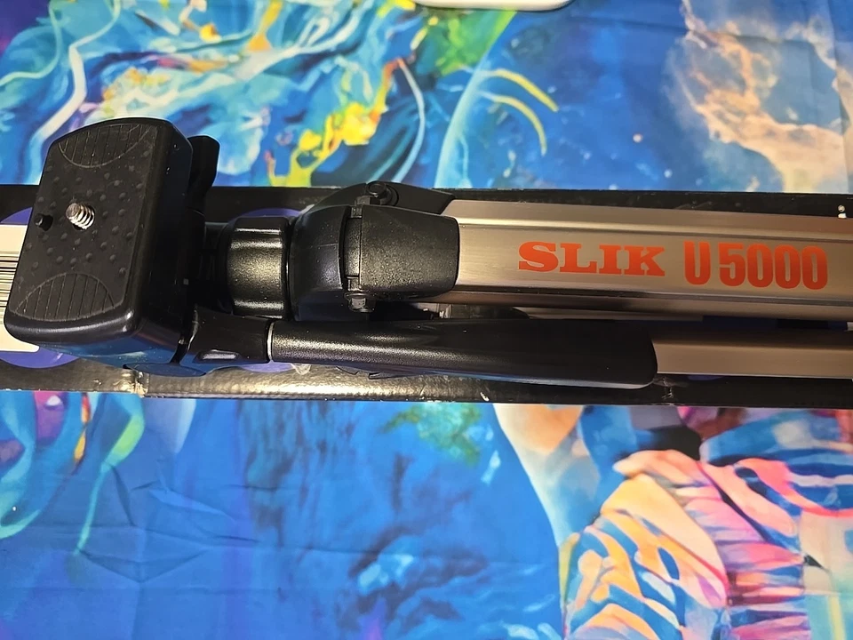 Silk U5000 Lightweight Camera Tripod 45" Slightly Used Condition (U 5000) - Image 3 of 4