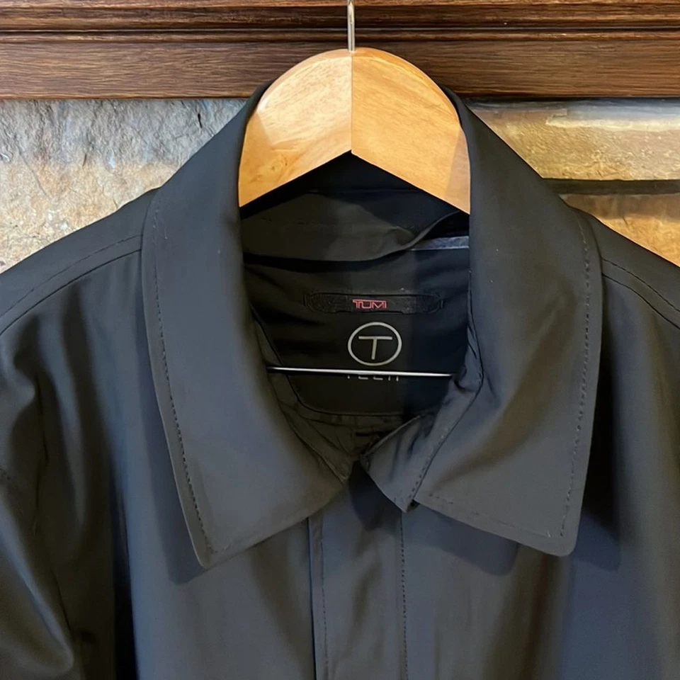 Gabardina Tumi Para Hombres T-Tech Rain Traveler Completamente Extraíble Forro Edredón XXL Foto 2 de 4