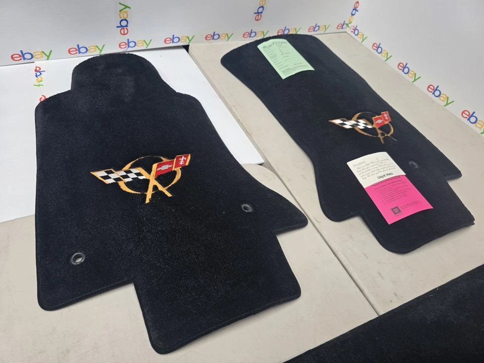 Juego de alfombrillas originales GM LLOYD 97-04 C5 Chevrolet Corvette Cargo Liner DORADO Foto 2 de 4