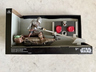  Star Wars -MANDALORIAN AND GROGU- Remote Control Speeder Bike- Galaxy s Edge 