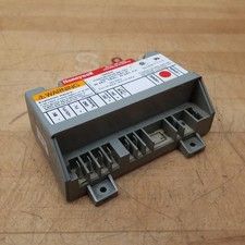 Honeywell S8660K Re-Try Ignition Control Module, 24V, 60Hz - USED