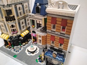 LEGO Creator Expert Assembly Square 10255 Modular Building -  not complete