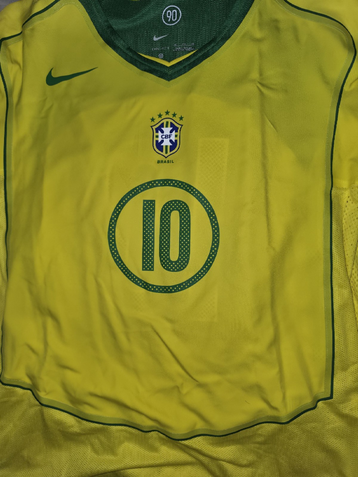 Maillot Brésil Ronaldinho retro en réédition Nike T90 vêtement de football vintage
