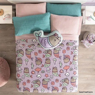 pusheen throw blanket