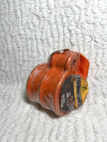 Steel Dog Heavy Duty Fifth Wheel Lock - Comes with 2 Keys - Picture 7 of 8