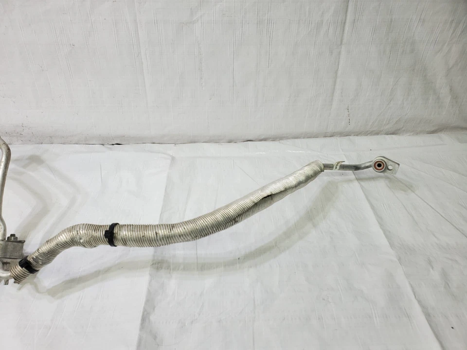 2015-2018 Ford Edge A/C Air Conditioner Suction Pipe Assembly OEM DG9Z-19A834-J Foto 3 de 4