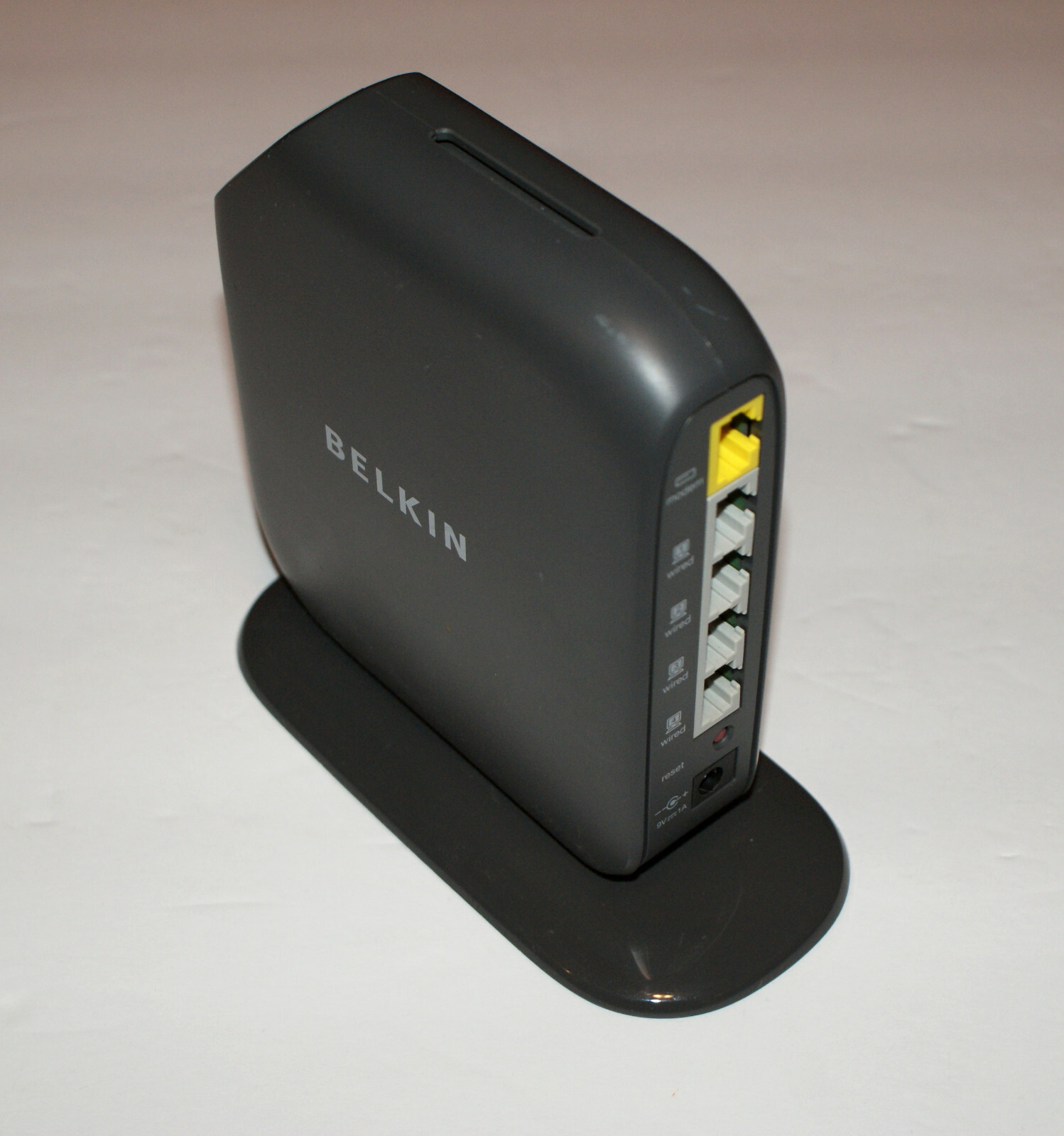 BELKIN SURF WIRELESS ROUTER F7D2301 v1 300 Mbps 4 Ports 802.11b/e/g/n 2 ...