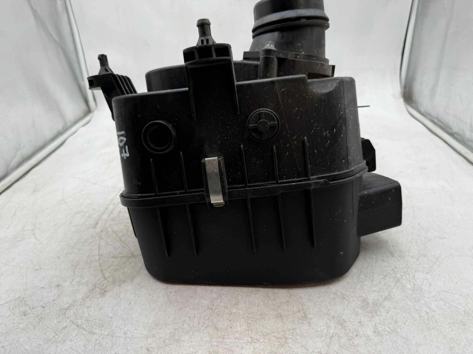 Maserati Ghibli 2017-2024 Right Air box top P/N 670038725