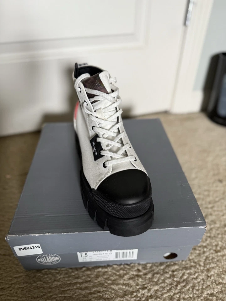 Palladium Women’s Revolt Hi TX Platform Boot, Star White, Size 7.5, New With Box - Image 3 of 4