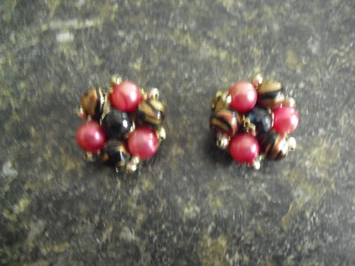 Vintage 1960s Hong Kong Marked Gaudy Plastic Faux Stones Clip Earrings 1'' Wide