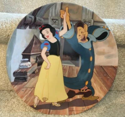 MAY I HAVE THIS DANCE? collector plate SNOW WHITE AND SEVEN  MAY I HAVE THIS DANCE? collector plate SNOW WHITE AND SEVEN DWARFS Disney main image 2