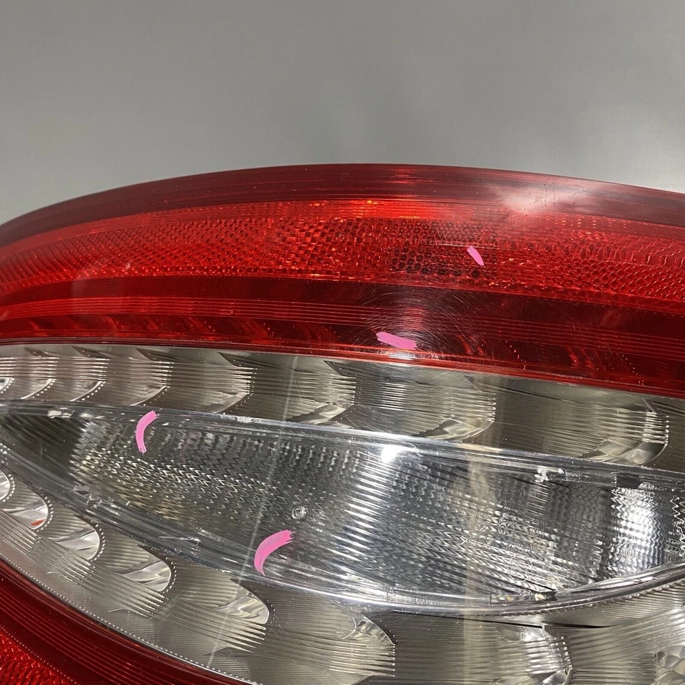 LUZ TRASERA MERCEDES BENZ CLS550 CLS63 PASAJERO DERECHO LED OEM 2012 2013 2014 Foto 3 de 4