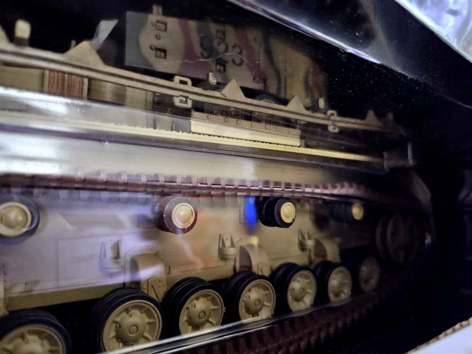 Forces of Valor German Medium Tank IV Ausf. Eastern Front 1/24 Scale - Image 3 of 4